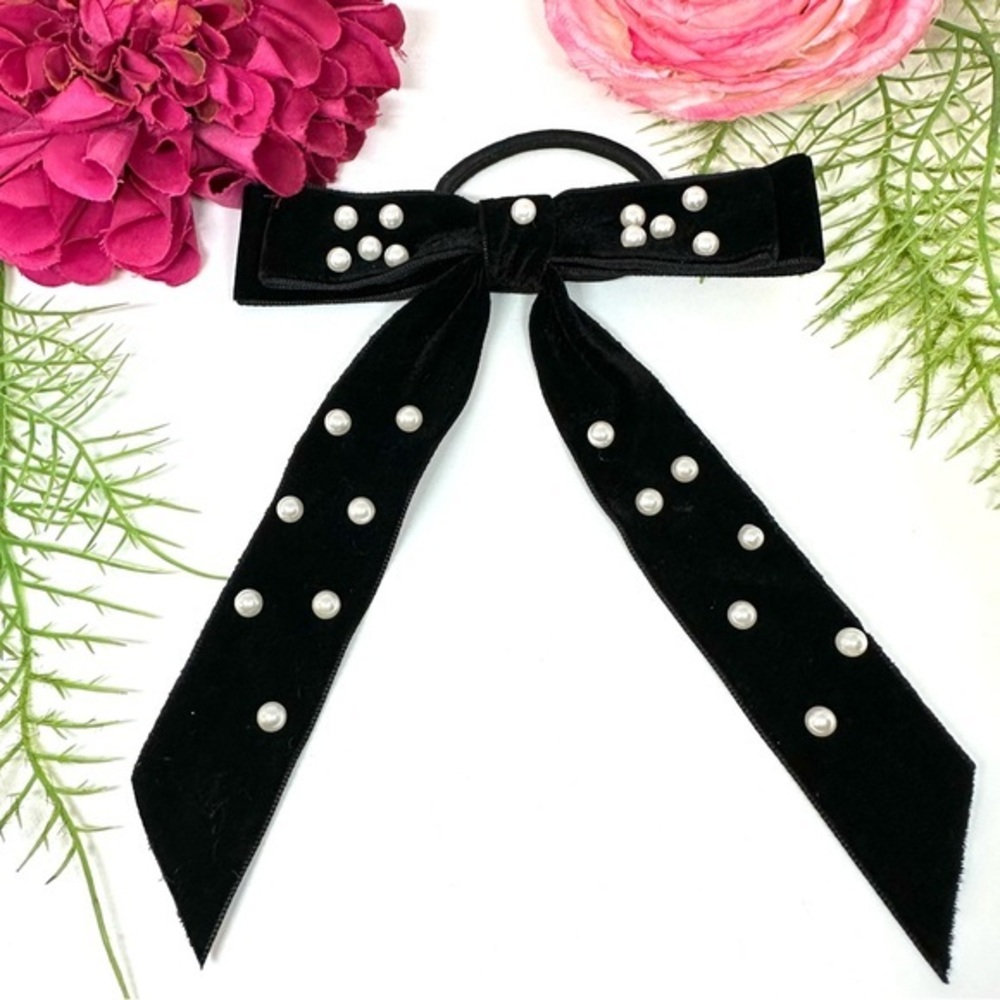 NEW⚜️Velvet Bow Pearl Embellished Hairtie